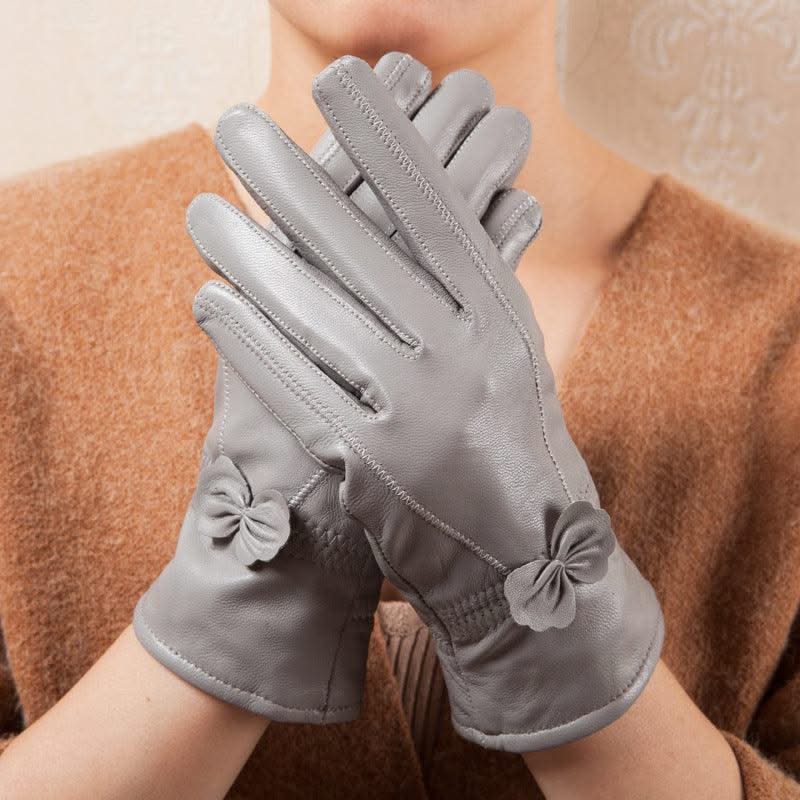 Butterfly style split finger women gloves