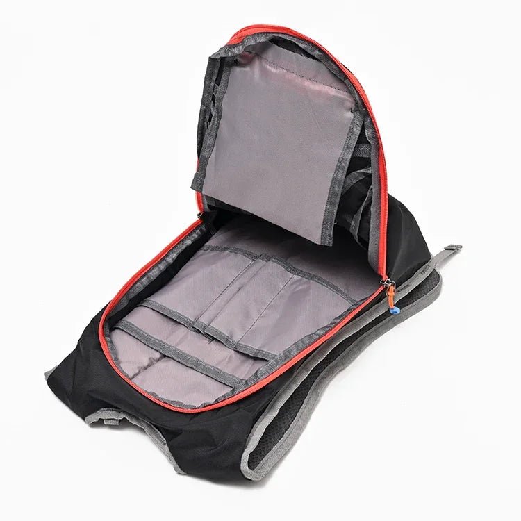 Multifunctional backpack suitable for hiking, mountaineering, and off-road cycling - featuring adjustable shoulder straps and ch