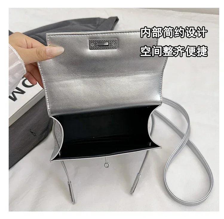 Classic shoulder bag for women