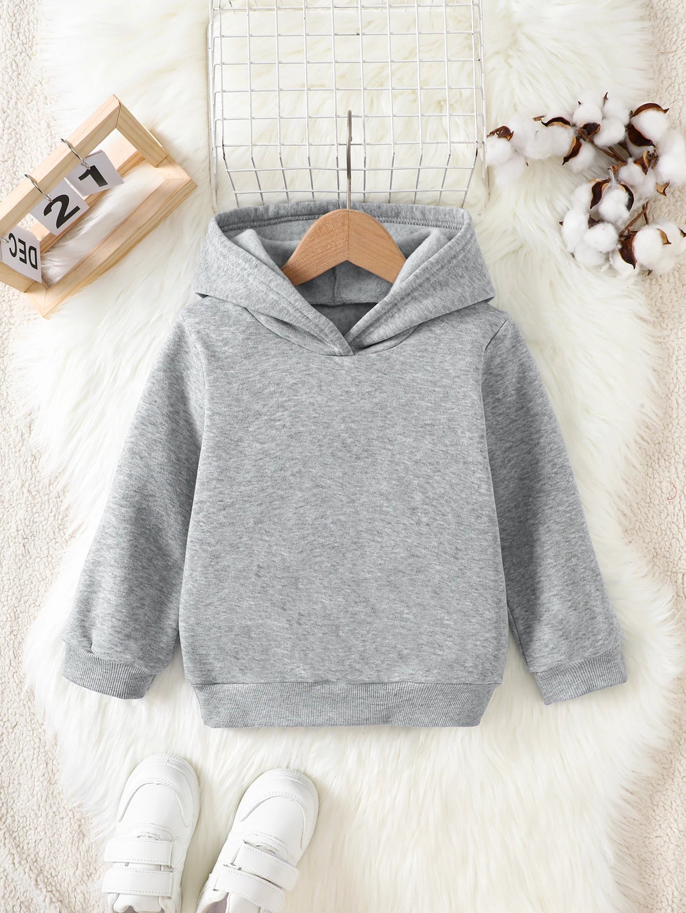 Warm and comfortable hooded sweaters for boys and girls in autumn and winter, perfect gift for girls