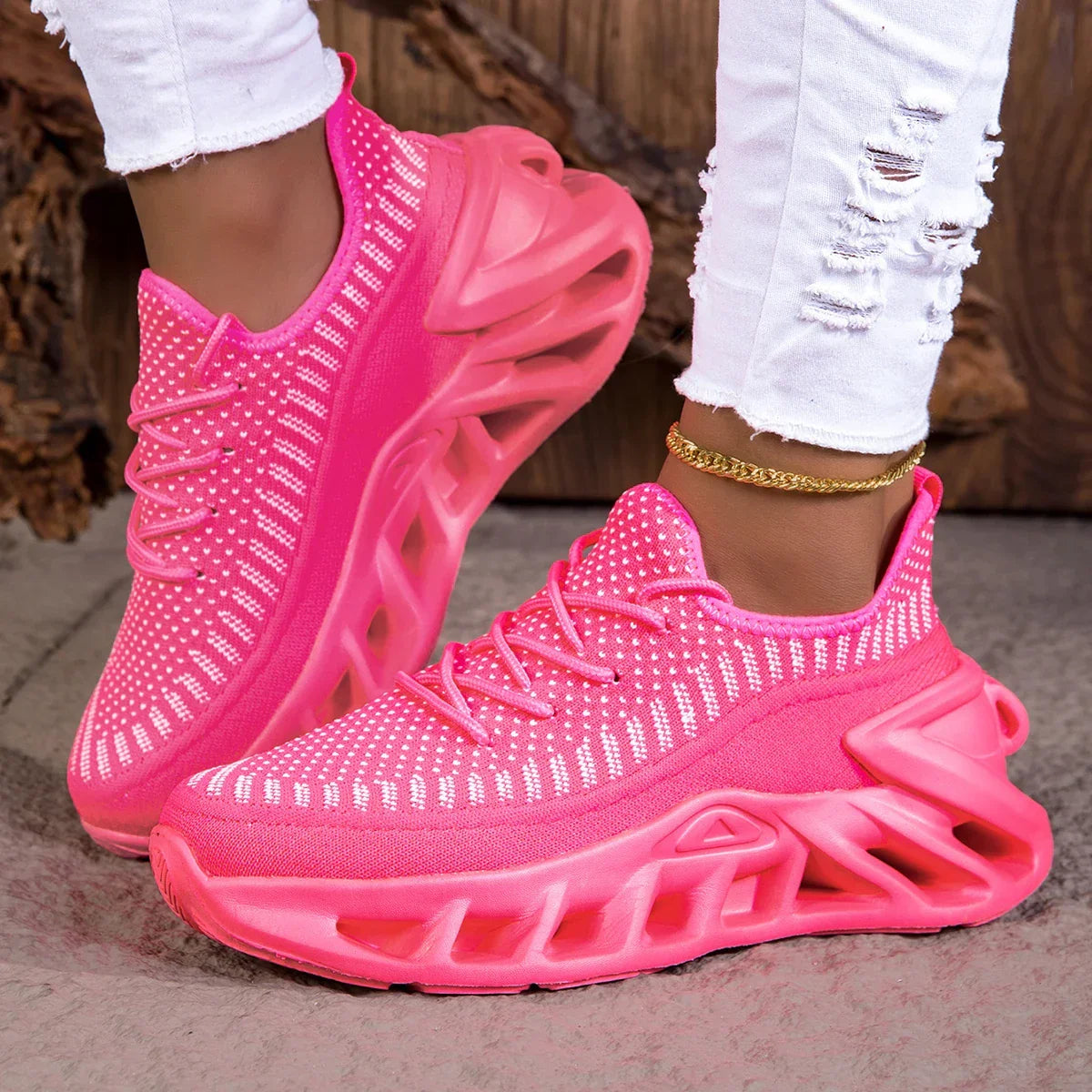 Breathable Women's Running Shoes Fashion Platform Lady Casual Shoes Mesh Lightweight Anti-slip Outdoor Sneakers Work Red Tennis