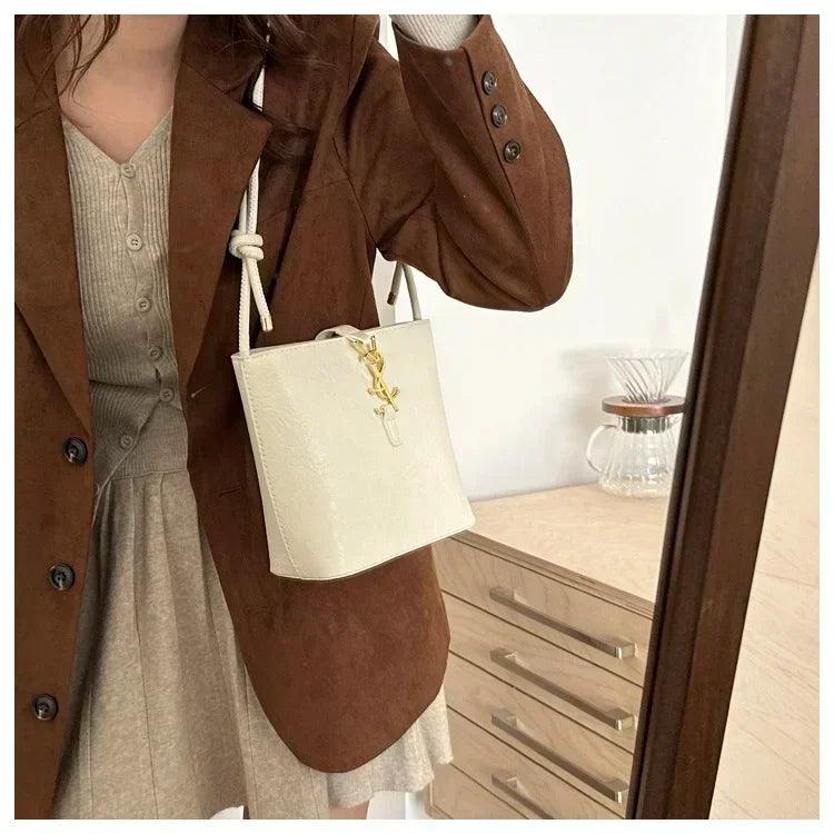 Limited edition designer handbag for ladies 2025 new style tote bag with light luxury and unique high-end crossbody