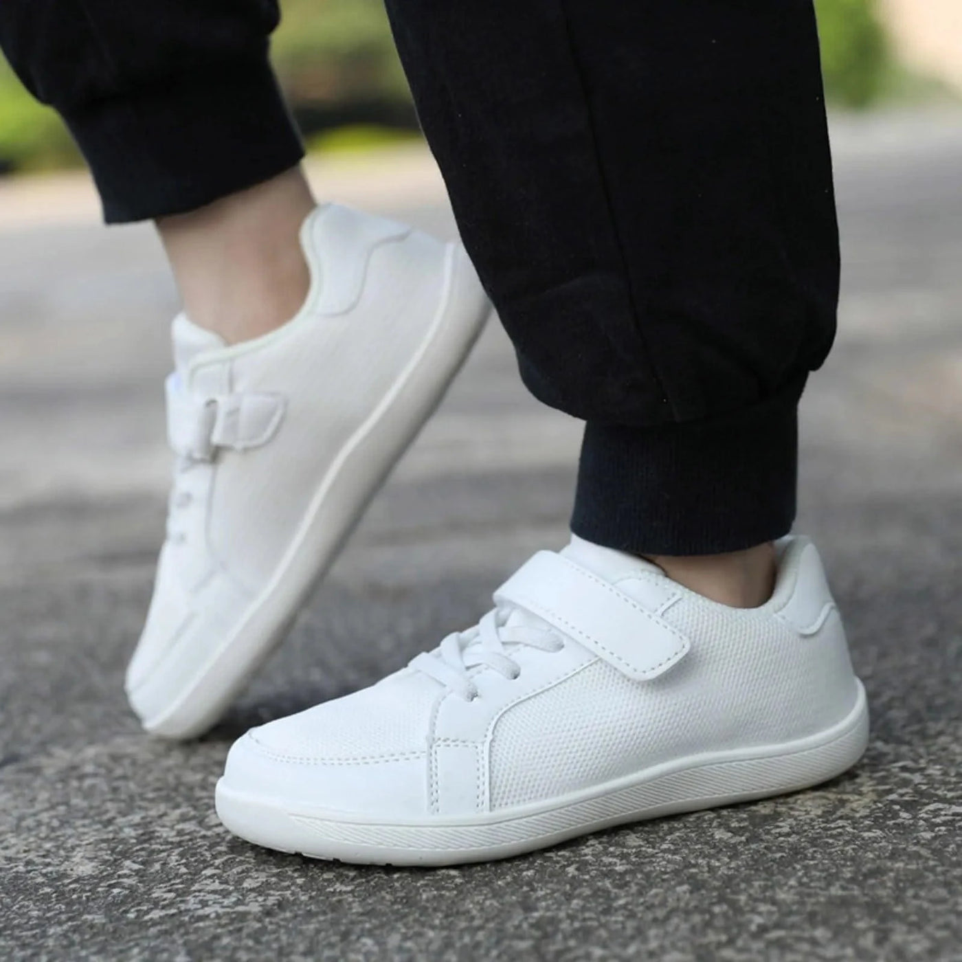 Children's Walking Shoes 2025 New Children Sports Shoes Wide Head Barefoot Shoes Soft Light Comfortable And Breathable Sneakers