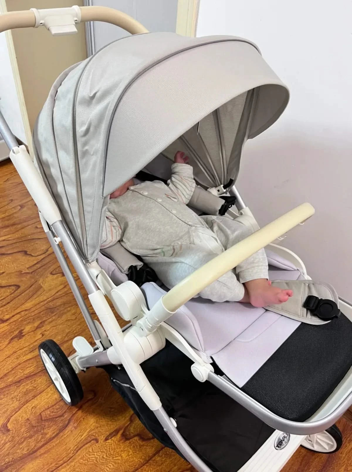 Portable High-view Baby Stroller Two-way Portable Baby Stroller Foldable Children's Four-wheel Baby Stroller 0-3 Years Old