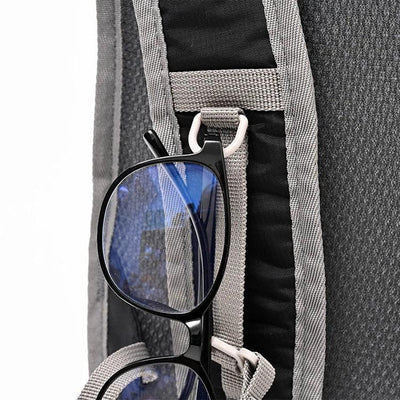 Multifunctional backpack suitable for hiking, mountaineering, and off-road cycling - featuring adjustable shoulder straps and ch