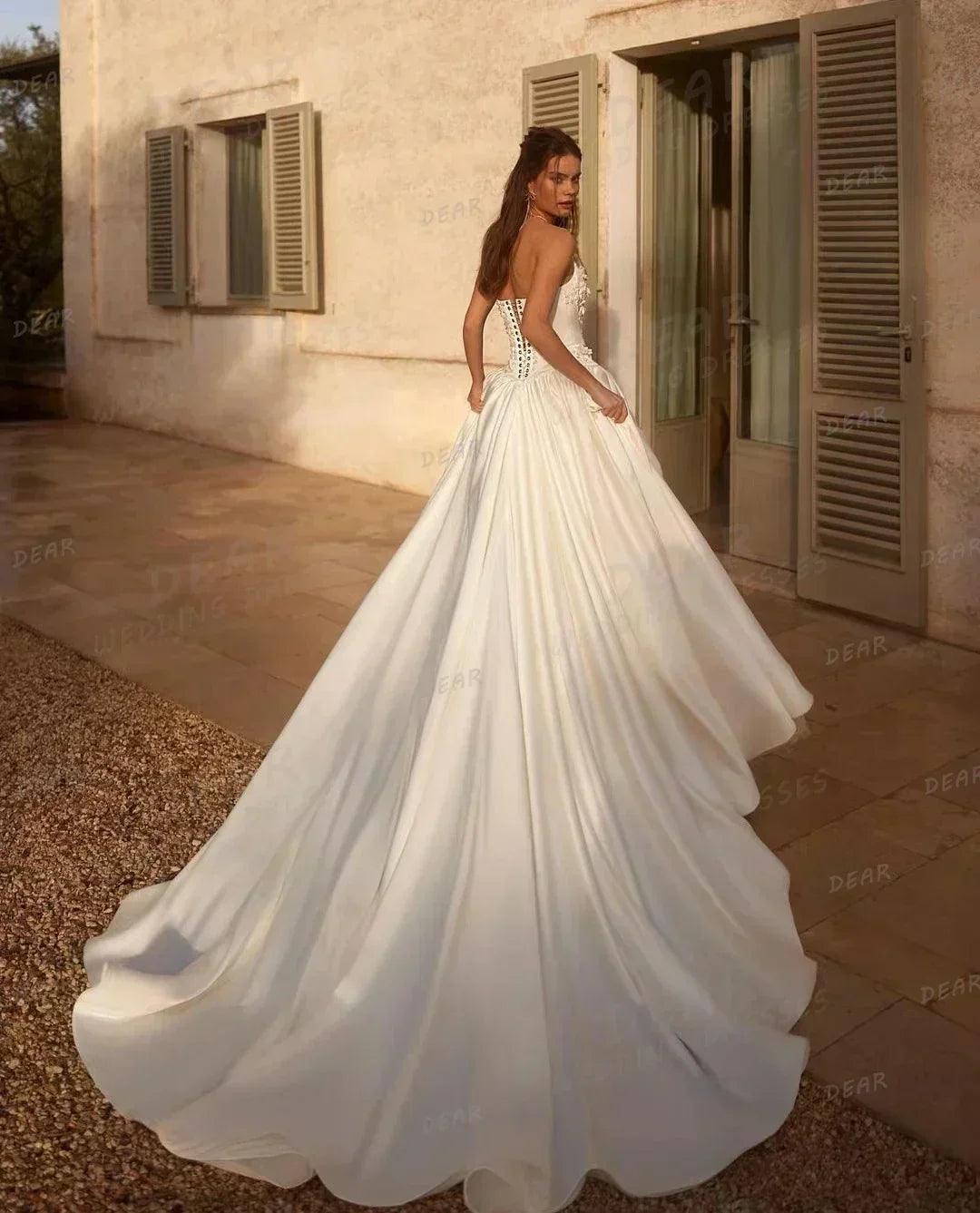 Luxury wedding dresses women’s sexy lace up sleeveless strapless bridal gowns backless satin formal vestidos de novia