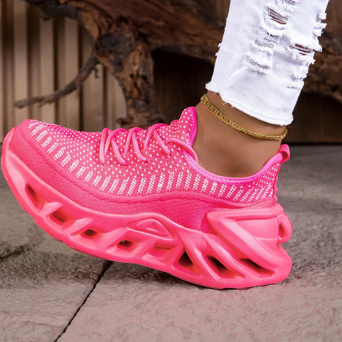 Breathable Women's Running Shoes Fashion Platform Lady Casual Shoes Mesh Lightweight Anti-slip Outdoor Sneakers Work Red Tennis