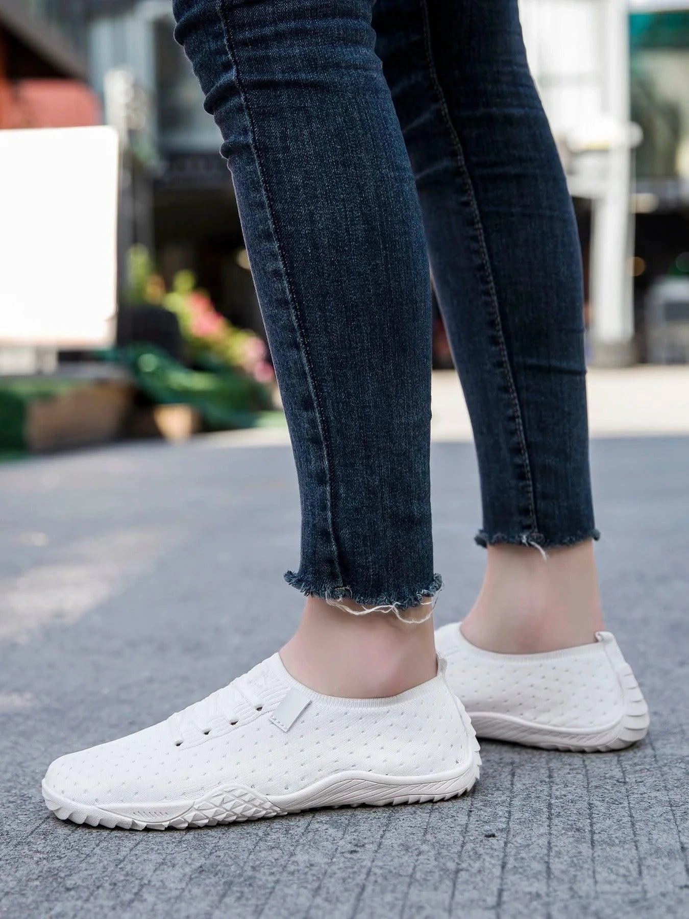 Women's Wide Toe Shoes Barefoot Inspired Sneakers Anti Slip Soft Sole Casual Walking Footwear Lightweight Comfortable Design