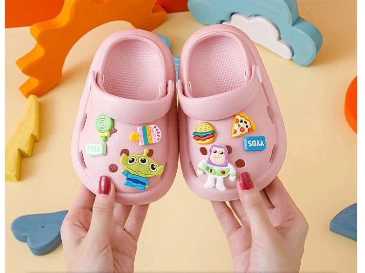 2023 Clogs  Boys Girls Summer Kids Children's Hole Shoes Infant Indoor Slippers Non-Slip Beach Sandals Toddler Home Shoes Baby