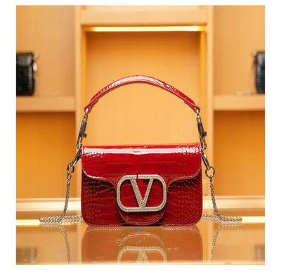 Elegant Tote Handbag for Women, Soft Leather Shoulder Bag, Famous Designer Style Piece