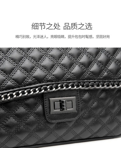 Famous Designer Women's Handbag With Premium Leather, Elegant Messenger Bag For Everyday Use, Classic Luxury Style