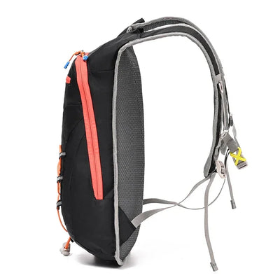 Multifunctional backpack suitable for hiking, mountaineering, and off-road cycling - featuring adjustable shoulder straps and ch