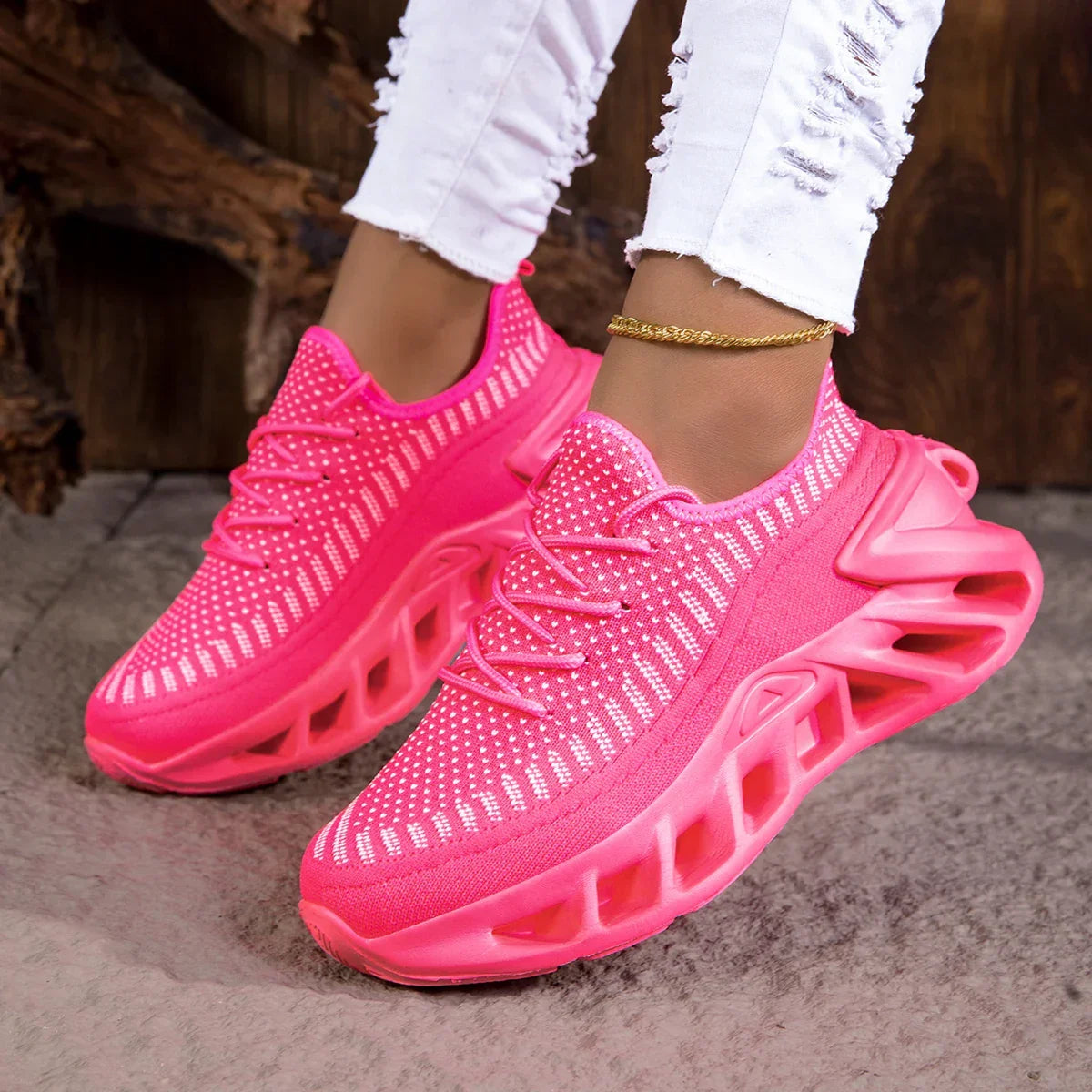 Breathable Women's Running Shoes Fashion Platform Lady Casual Shoes Mesh Lightweight Anti-slip Outdoor Sneakers Work Red Tennis