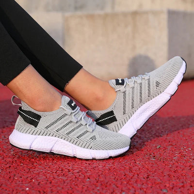 Women's Running Shoes Breathable Mesh Fabric Fashionable Sneakers Lightweight Casual Versatile Luxurious Men's Tennis Flat Shoes