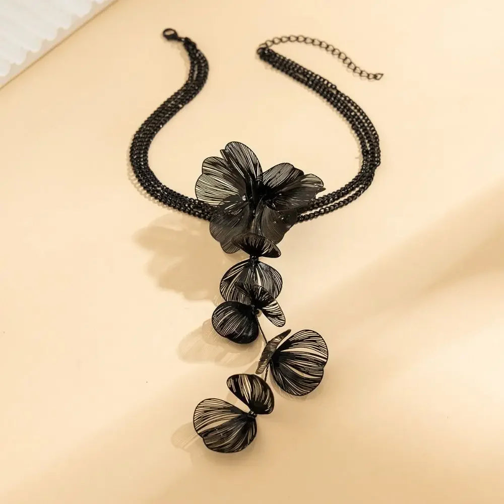 Statement Flower Bib Necklace for Women Multi-layer Metal Chain Necklace Trend Creative Metal Silk Ginkgo Leaf Pendant Necklace