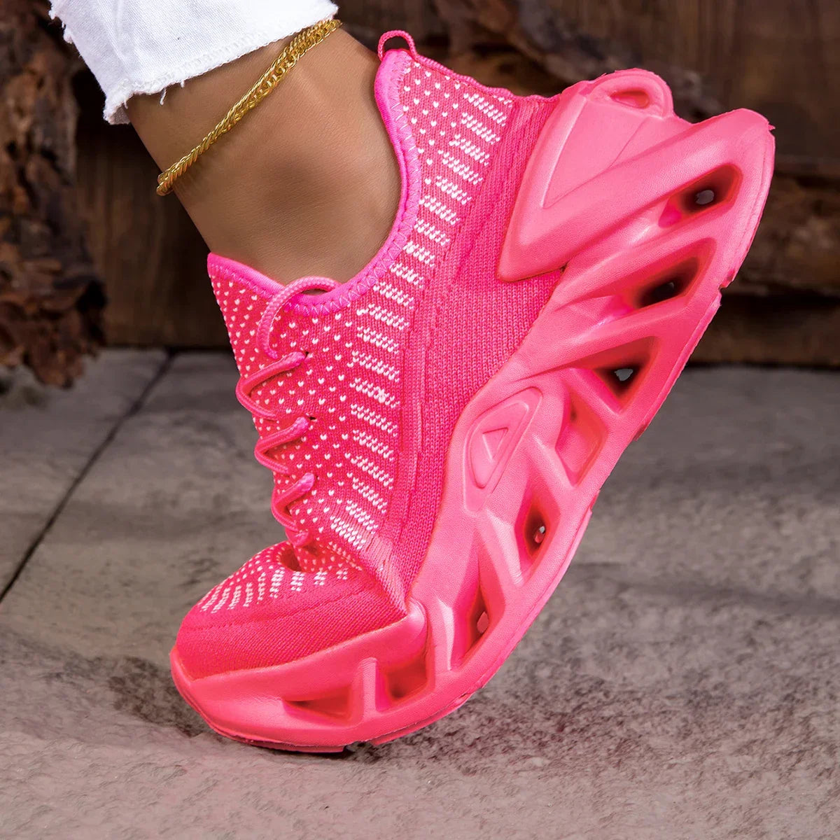 Breathable Women's Running Shoes Fashion Platform Lady Casual Shoes Mesh Lightweight Anti-slip Outdoor Sneakers Work Red Tennis