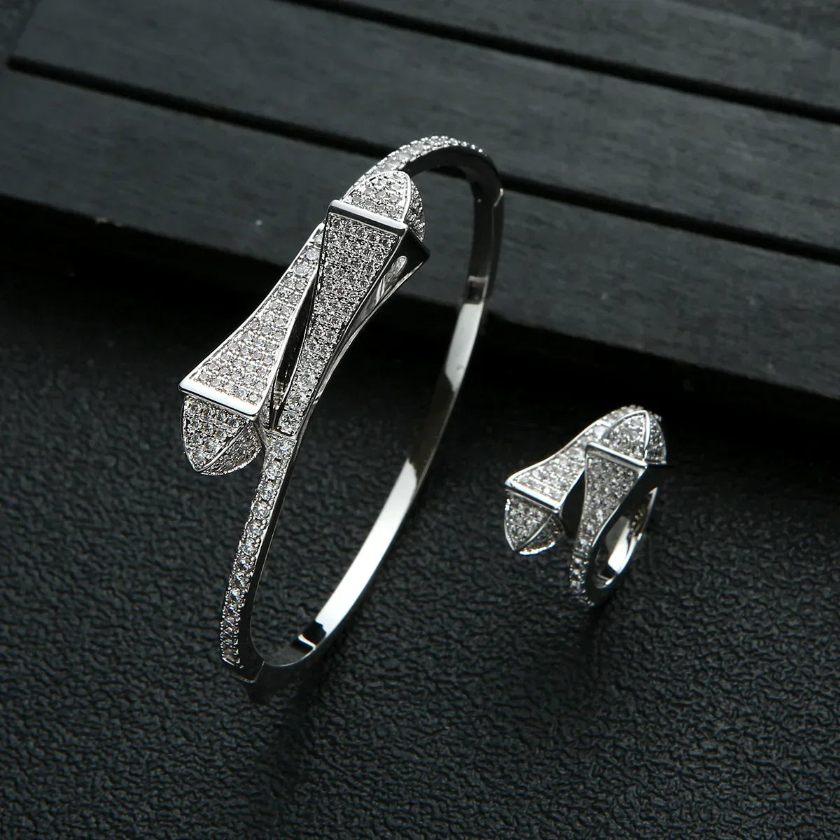 New jerseis Women's Fashion 2 Pcs Bracelet & Ring Set مجموعات المجوهرات Resin Simple Design Gold Open Cuff Bangle Jewelry Set