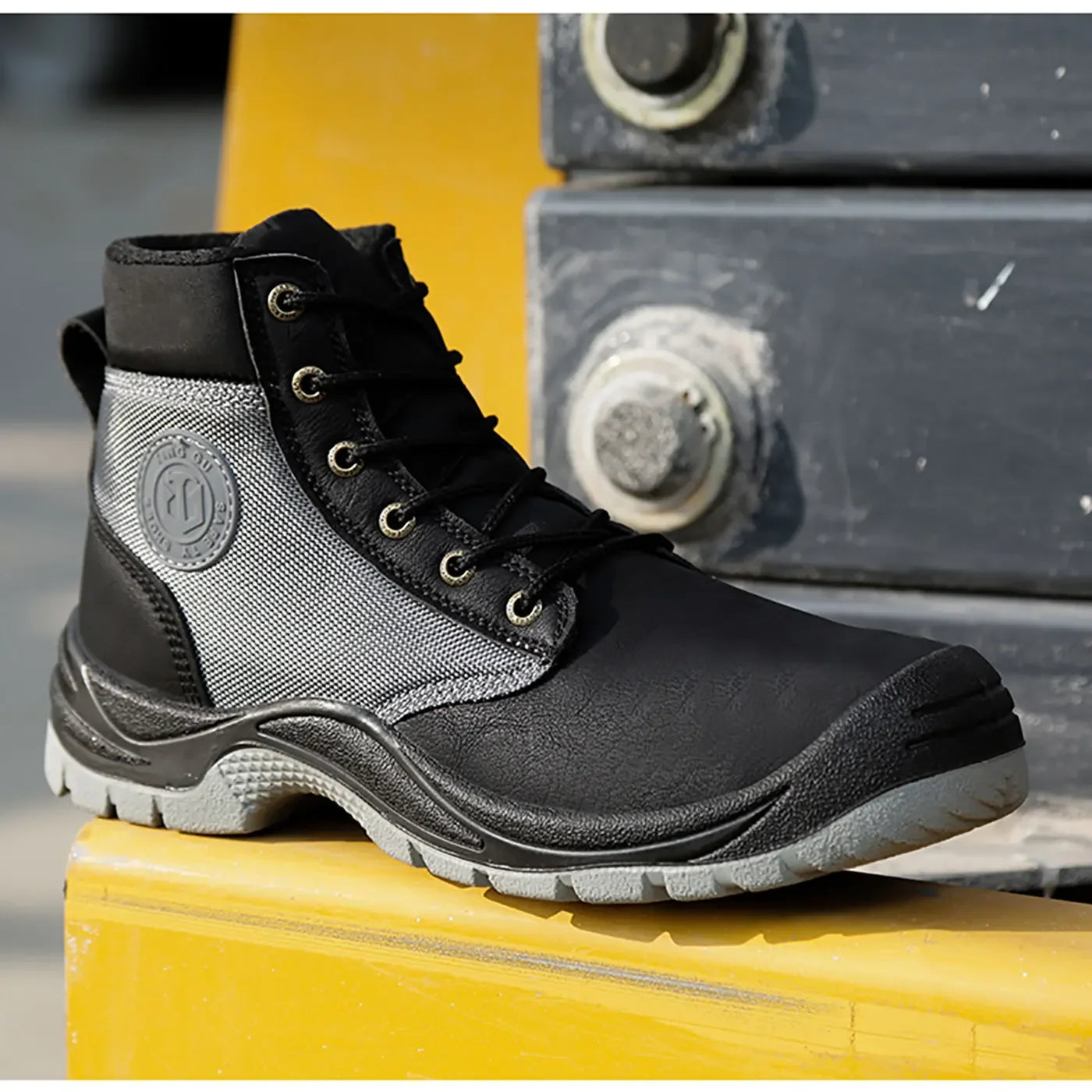 Men's safety shoes are anti smashing, anti piercing, anti-static, anti slip, wear-resistant, and splash proof work shoes
