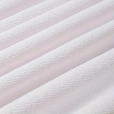 Beach Towel with Ocean Waves and Seashells - Dive into Summer! Suitable for towels, bath towels, beach towels