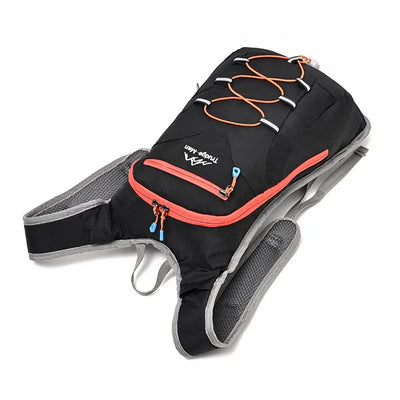 Multifunctional backpack suitable for hiking, mountaineering, and off-road cycling - featuring adjustable shoulder straps and ch