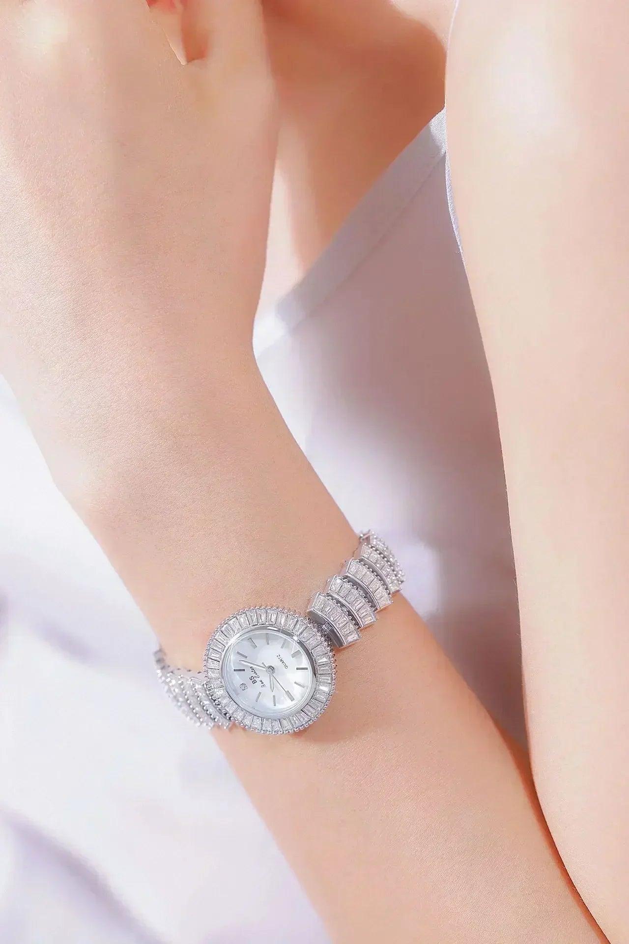 High-end luxury woman watch full diamond gold silver bracelet women fashion quartz wristwatches ladies rhinestone clock