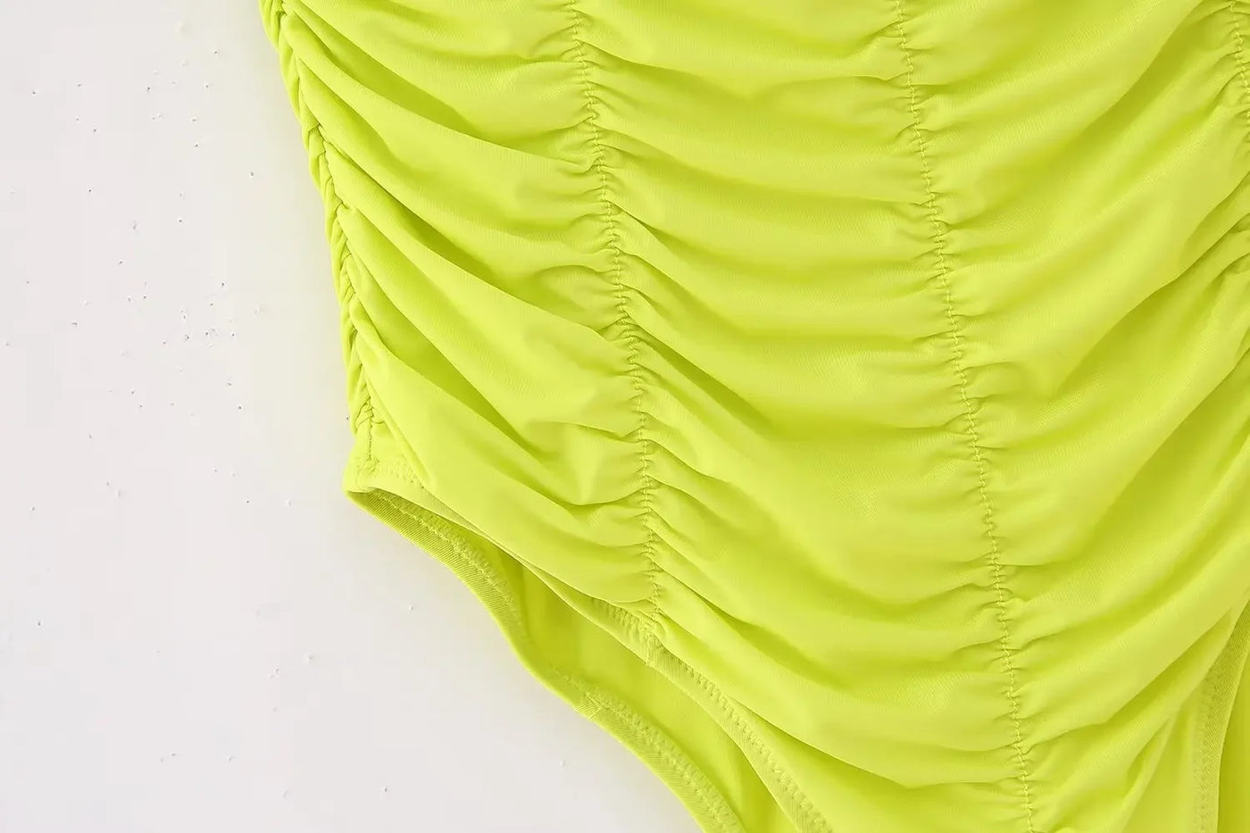 2025 New Women's Swimwear Ruched Design Swimsuit Sexy Beach Style Fashionable and Beautiful