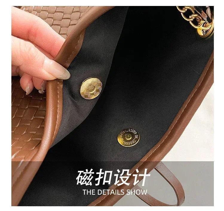 Famous designer women’s handbag in soft leather elegant crossbody-bag with adjustable strap classic luxury style
