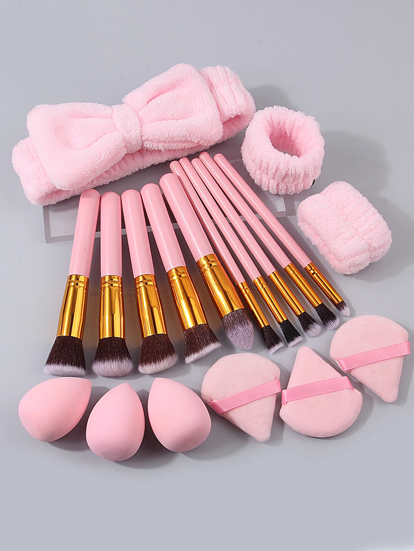 6/10/19PCS Pink beauty Set includes a makeup brush set, a toiletry set, a dry and wet dual-purpose beauty egg, and a powder puff
