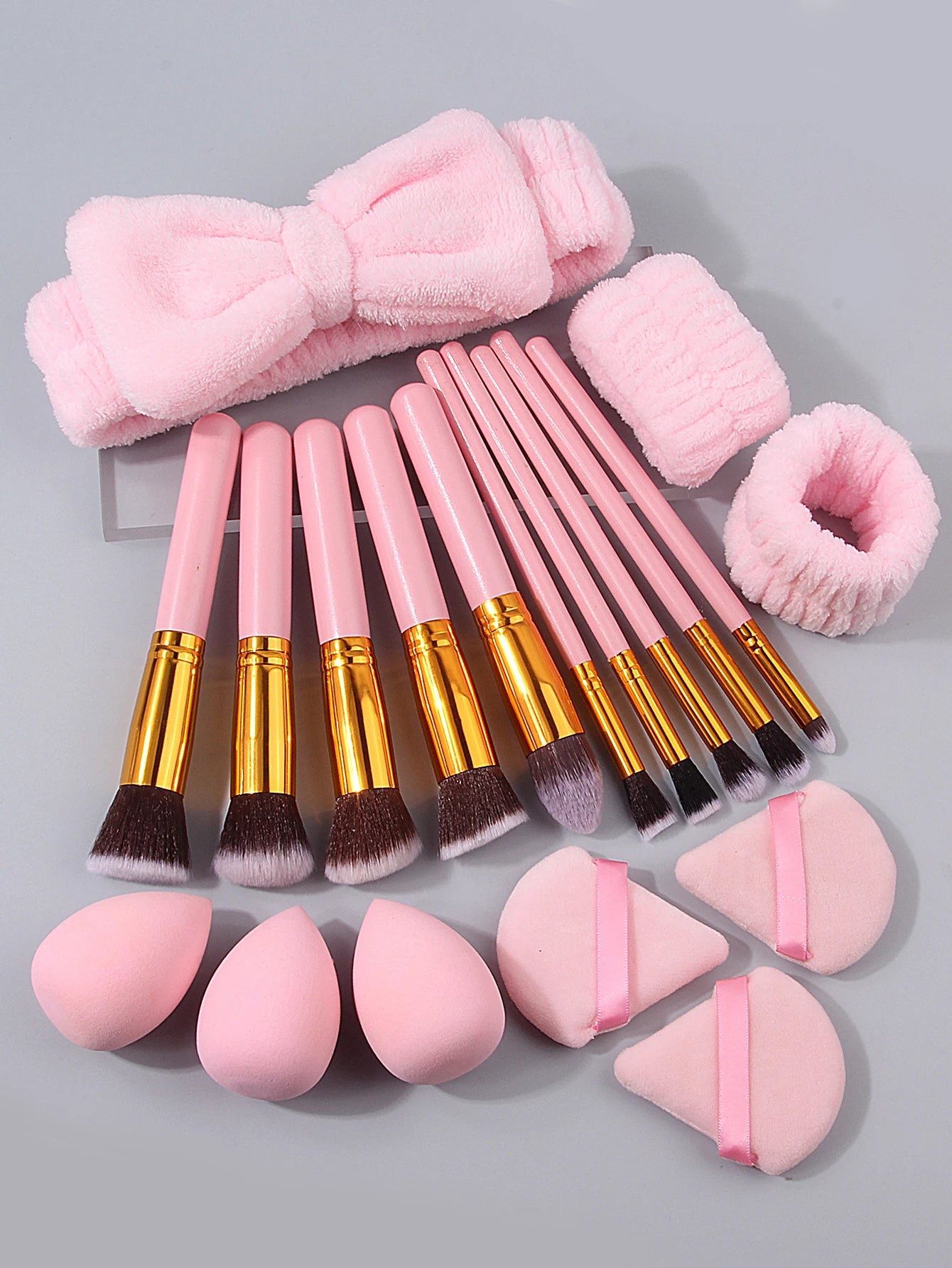 6/10/19PCS Pink beauty Set includes a makeup brush set, a toiletry set, a dry and wet dual-purpose beauty egg, and a powder puff