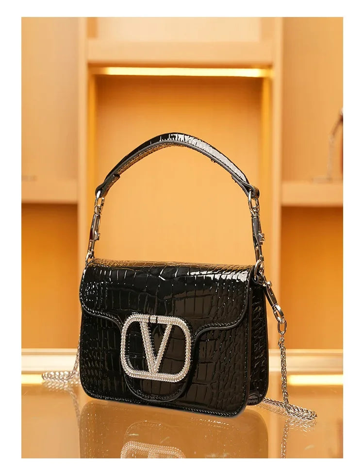 Elegant Tote Handbag for Women, Soft Leather Shoulder Bag, Famous Designer Style Piece