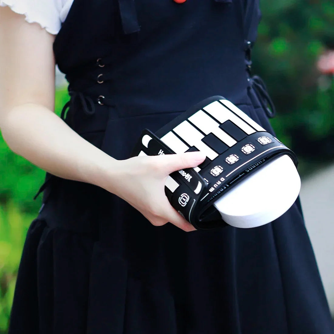 49-Key Folding Electronic Piano Portable Hand-Rolled Piano Built-in Speakers 16 Tones Professional Keyboard Instruments