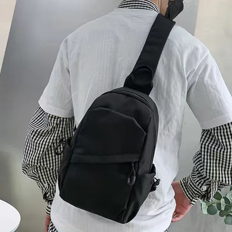 The three types of carrying bags for men are available in both shoulder and single-shoulder designs, suitable for business trips