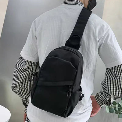 The three types of carrying bags for men are available in both shoulder and single-shoulder designs, suitable for business trips