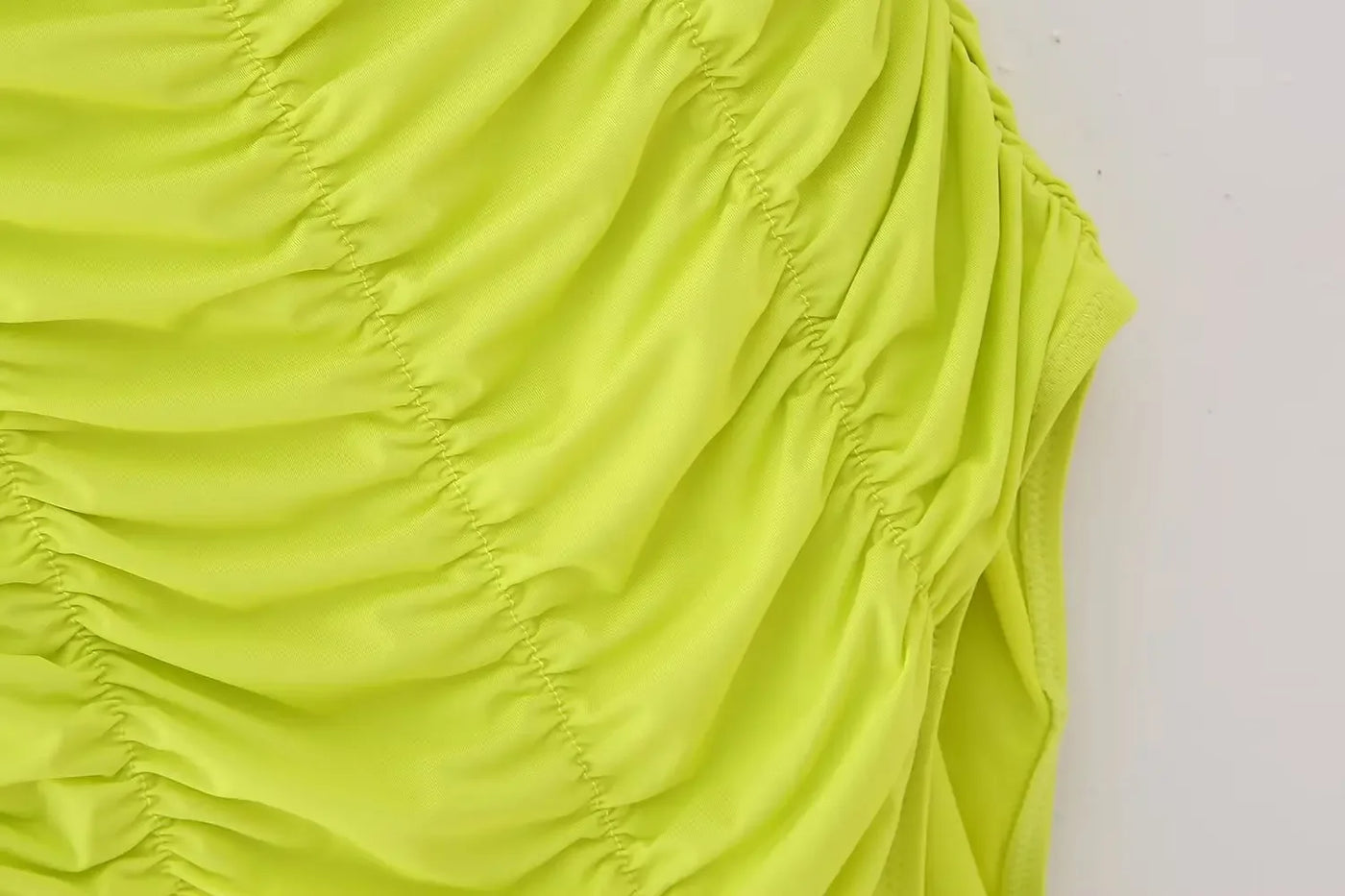 2025 New Women's Swimwear Ruched Design Swimsuit Sexy Beach Style Fashionable and Beautiful