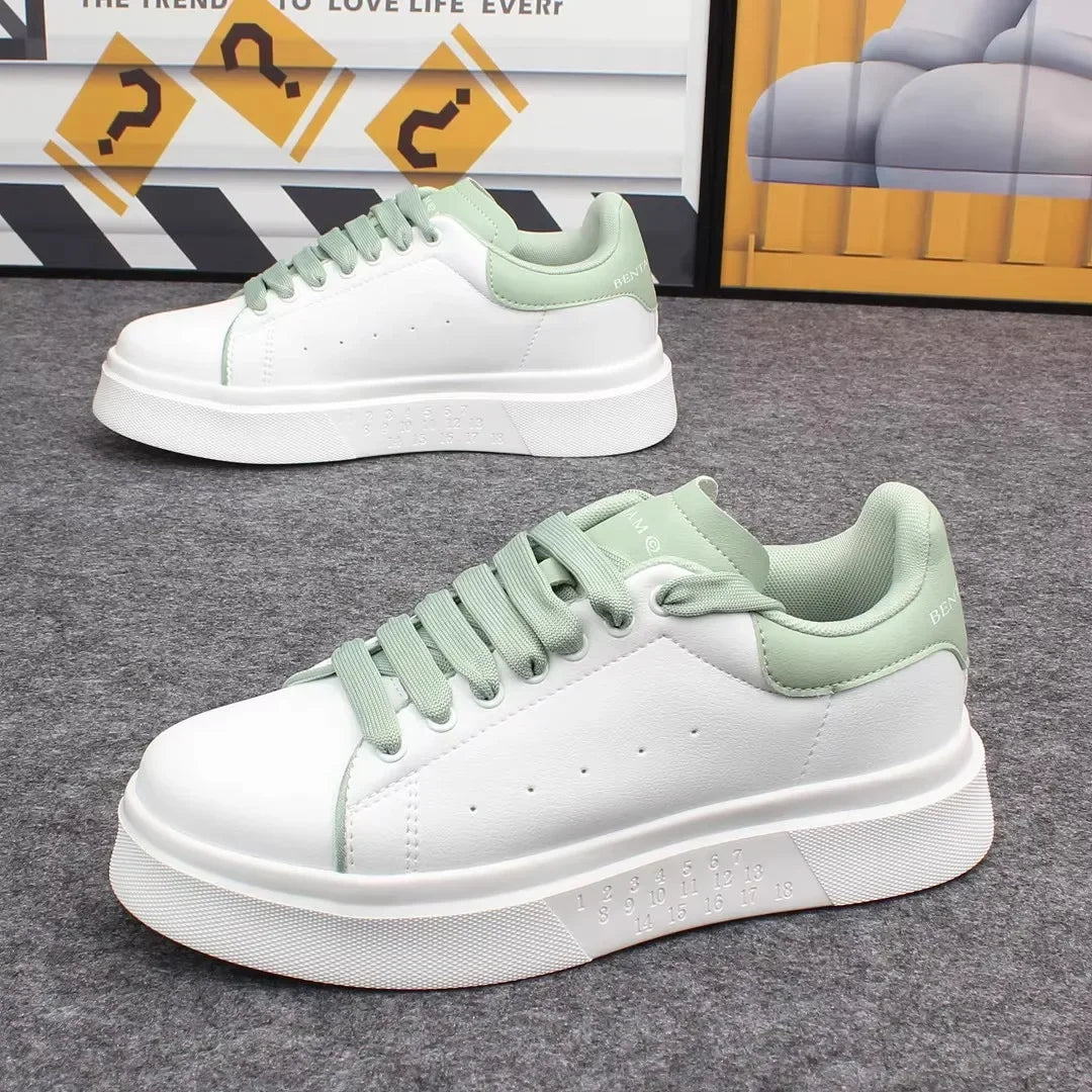 Designer 2025new casual sports shoes for men, black breathable tennis shoes for women, fashionable and versatile white shoes