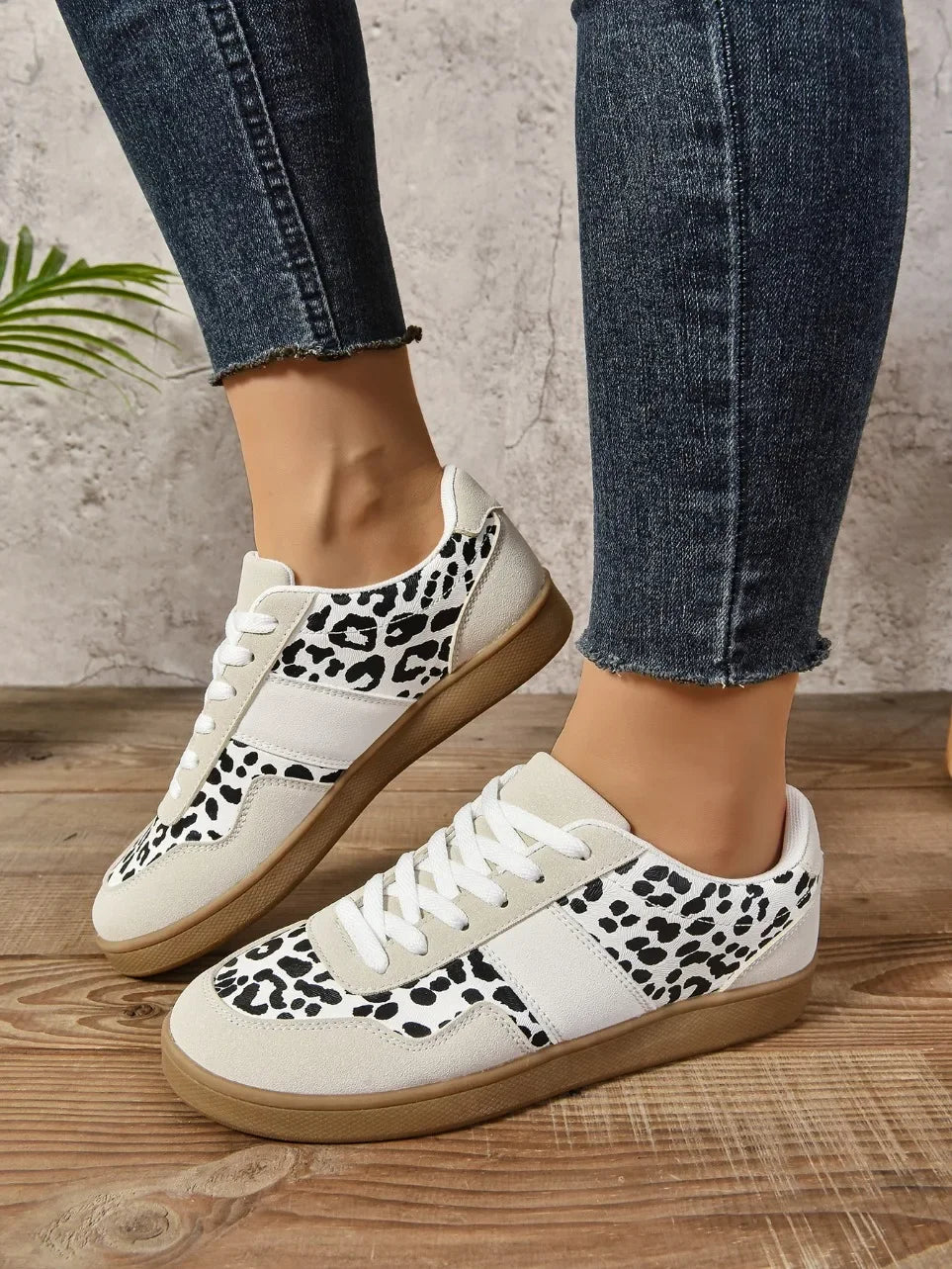Women Sneakers 2025 New Fashion Luxury Designer Shoes for Women Brand Classical Outdoor Sneakers Casual Women Zapatos De Mujer
