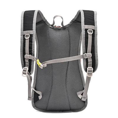 Multifunctional backpack suitable for hiking, mountaineering, and off-road cycling - featuring adjustable shoulder straps and ch