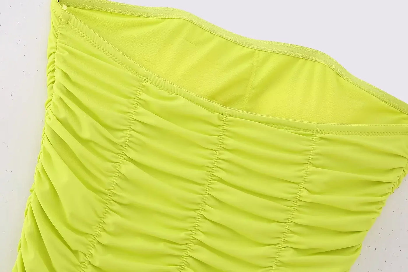 2025 New Women's Swimwear Ruched Design Swimsuit Sexy Beach Style Fashionable and Beautiful