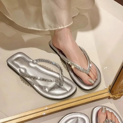 Beach flip-flops women wear high-grade summer new flat-bottomed non-slip holiday online celebrity toe sandals.