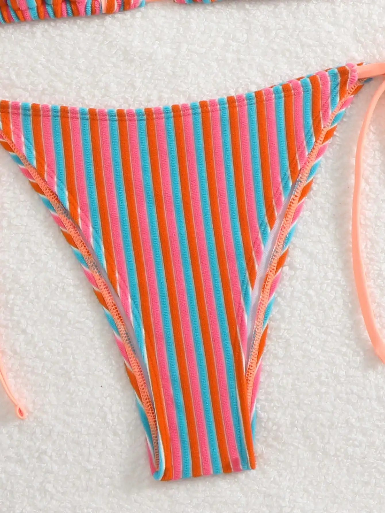 Summer beach fashion texture fabric sexy halterneck bikini suit, ins style, suitable for vacations, festivals, beach parties