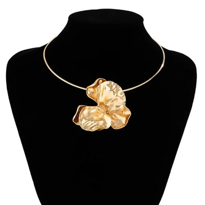 Statement Flower Bib Necklace for Women Multi-layer Metal Chain Necklace Trend Creative Metal Silk Ginkgo Leaf Pendant Necklace