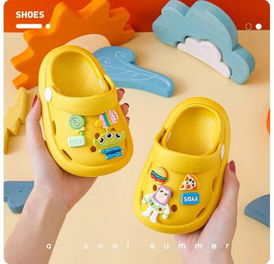 2023 Clogs  Boys Girls Summer Kids Children's Hole Shoes Infant Indoor Slippers Non-Slip Beach Sandals Toddler Home Shoes Baby