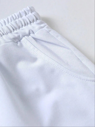 Men's white summer sports shorts, simple & stylish. Trendy 3-point, casual 4-point shorts, mid-length for fitness & vacation