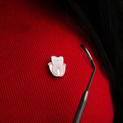 Harong Gum Teeth Brooch Autumn New Medical Dentistry Enamel Pin Lapel Badge for Doctor Nurse Metal Jewelry Accessories Gift