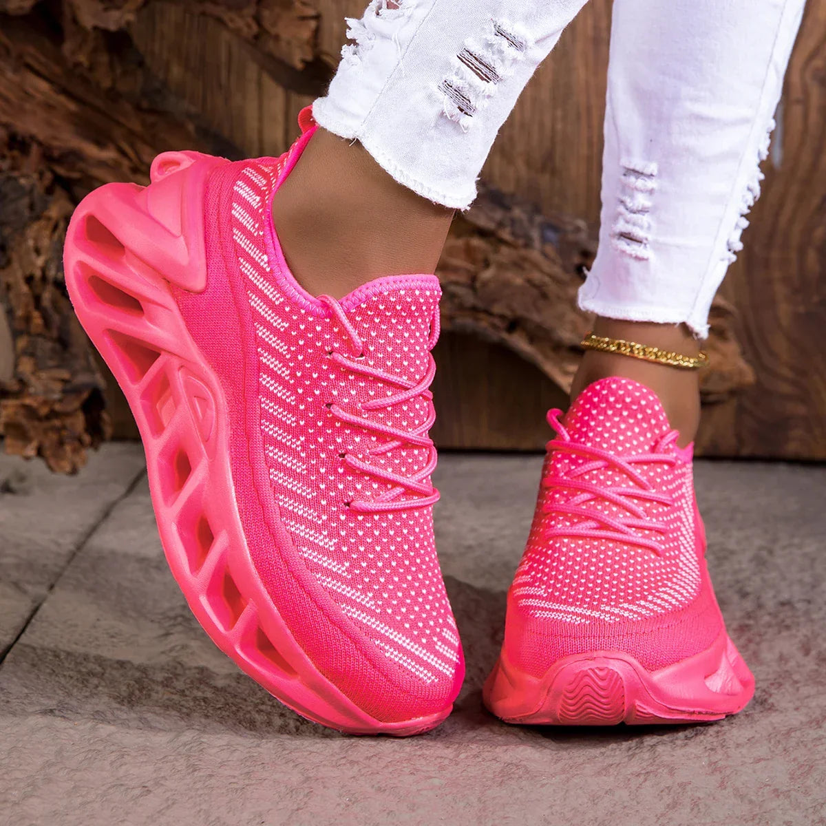 Breathable Women's Running Shoes Fashion Platform Lady Casual Shoes Mesh Lightweight Anti-slip Outdoor Sneakers Work Red Tennis