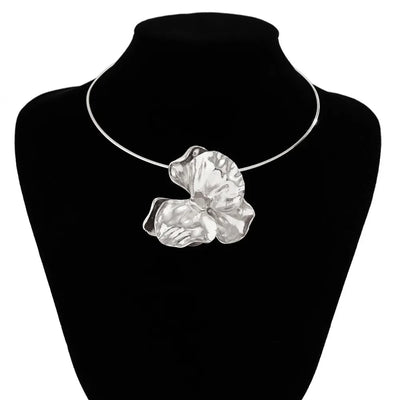 Statement Flower Bib Necklace for Women Multi-layer Metal Chain Necklace Trend Creative Metal Silk Ginkgo Leaf Pendant Necklace