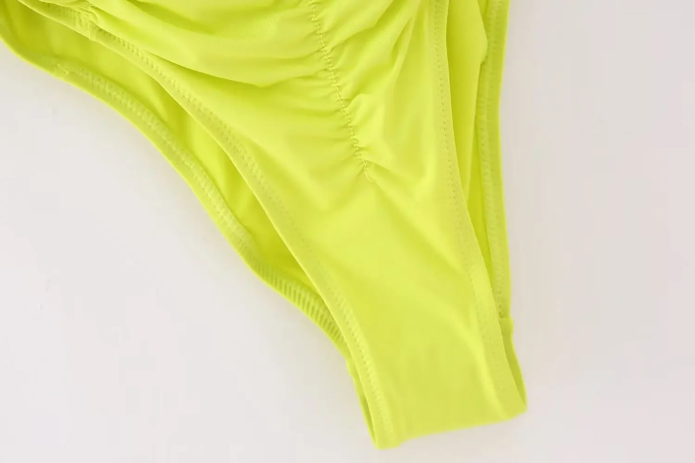 2025 New Women's Swimwear Ruched Design Swimsuit Sexy Beach Style Fashionable and Beautiful