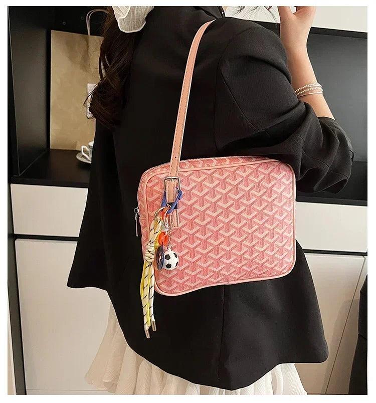 Popular leather handbags for ladies - famous designer shoulder bag with classic messenger features