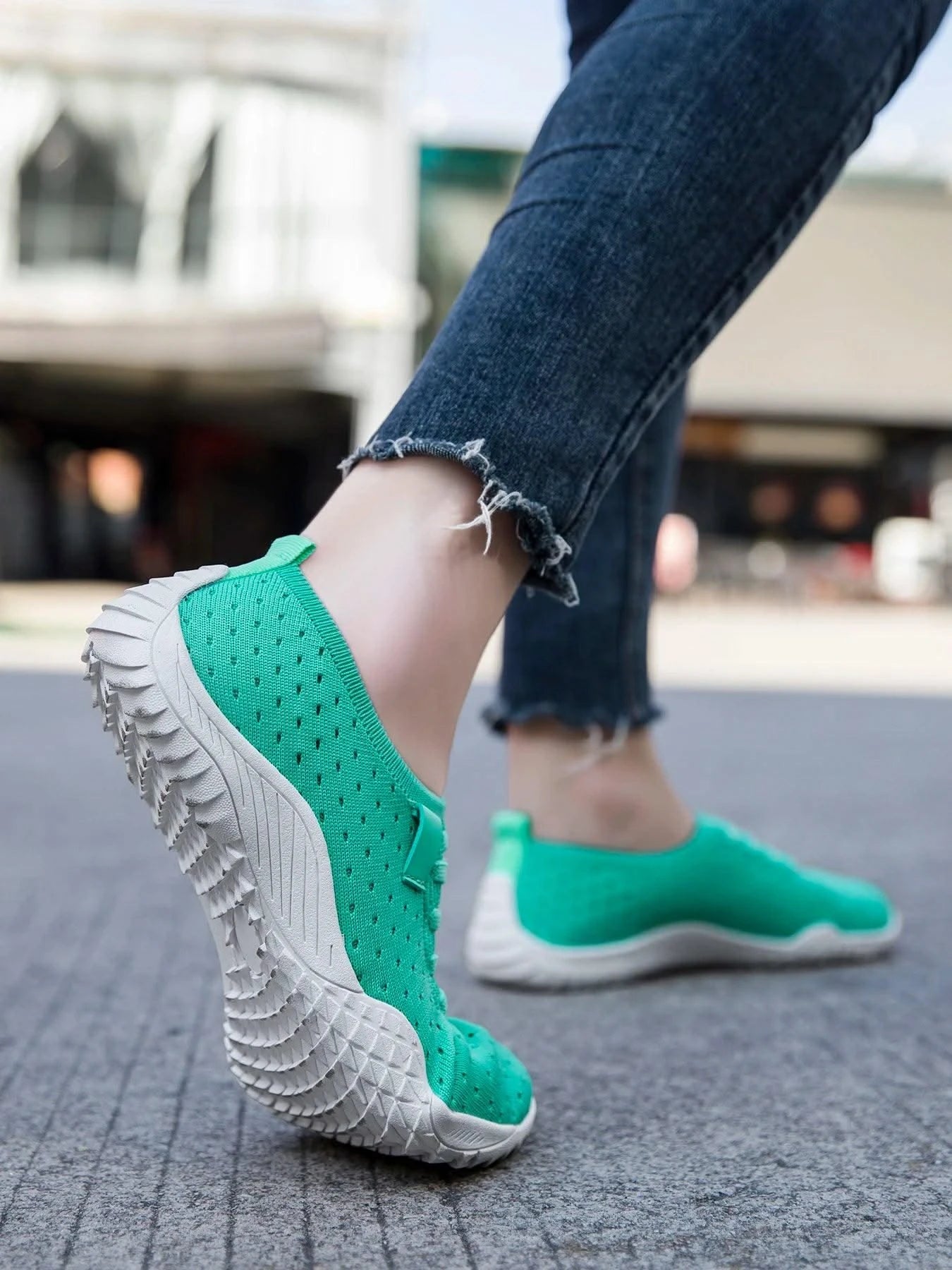 Women's Wide Toe Shoes Barefoot Inspired Sneakers Anti Slip Soft Sole Casual Walking Footwear Lightweight Comfortable Design